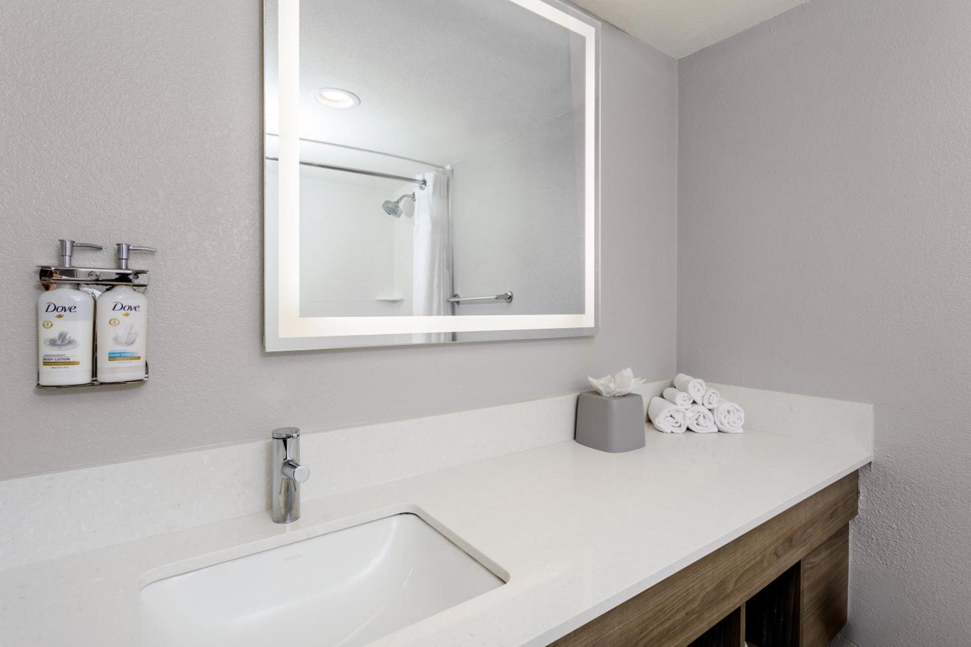 Holiday Inn Express & Suites Oceanfront Daytona Beach Shores By Ihg Exteriér fotografie