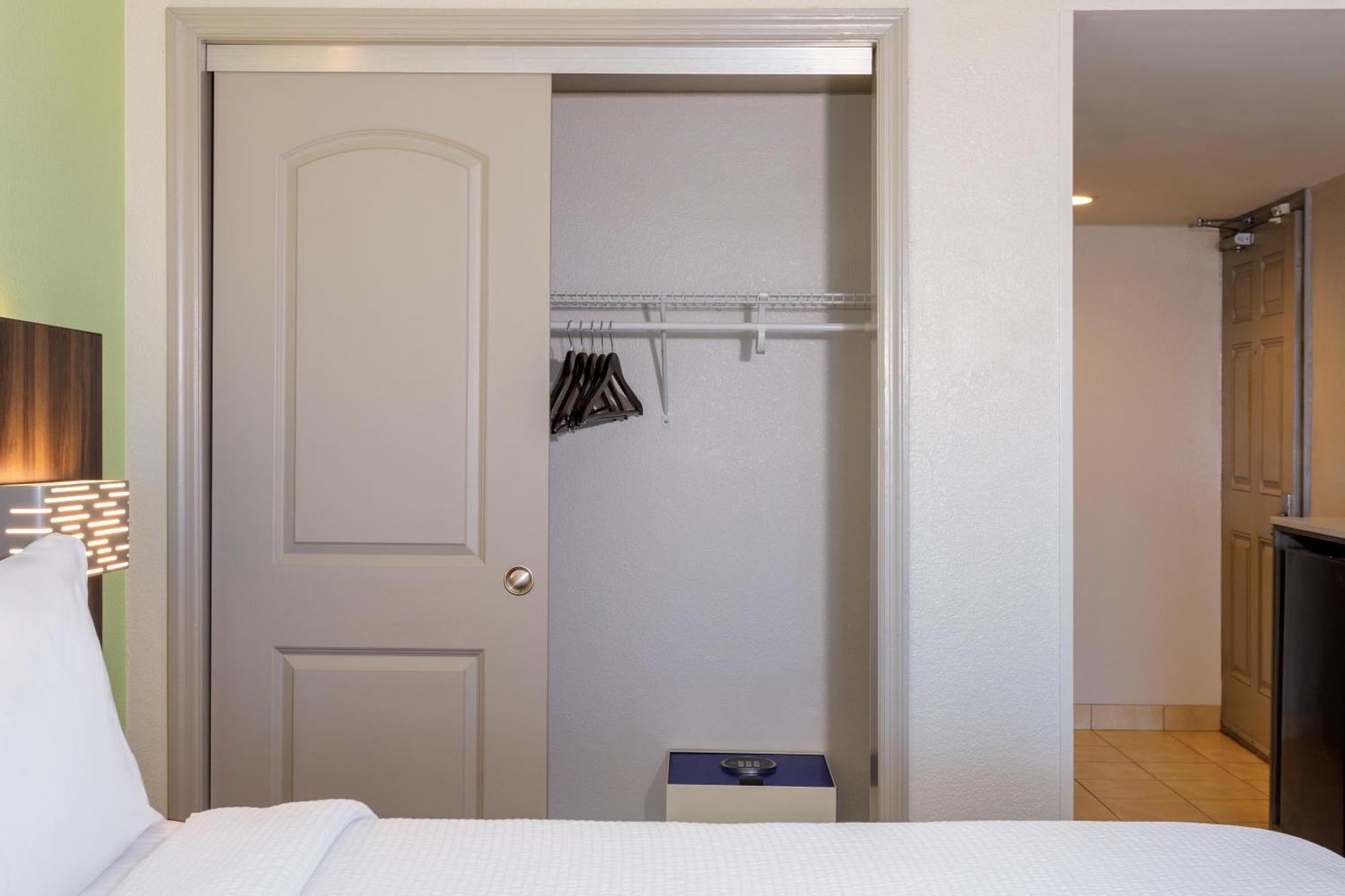 Holiday Inn Express & Suites Oceanfront Daytona Beach Shores By Ihg Exteriér fotografie