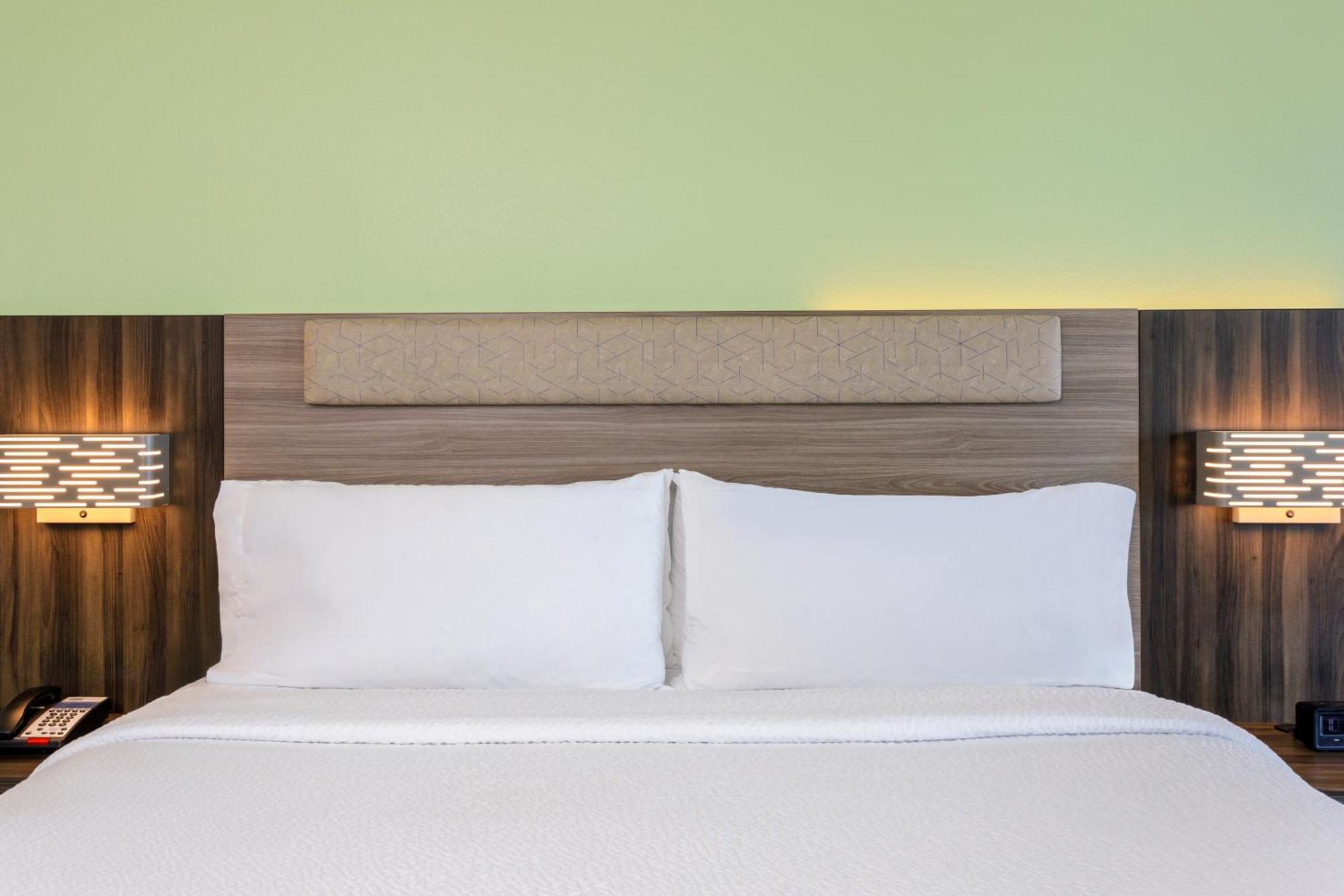 Holiday Inn Express & Suites Oceanfront Daytona Beach Shores By Ihg Exteriér fotografie